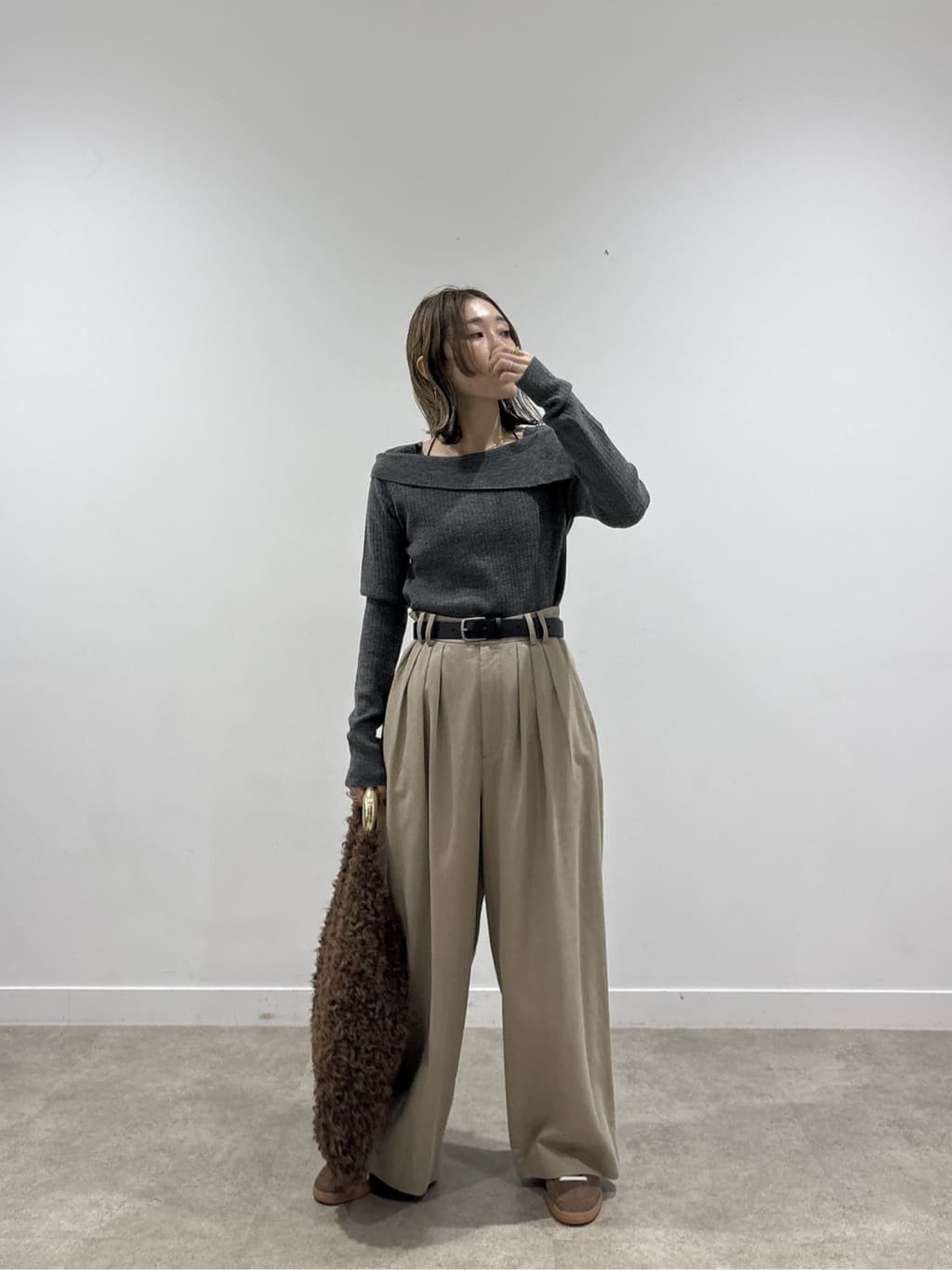 kotakiさんの「INDIVI｜【再入荷】アシメオフショルニット」を使ったコーディネート