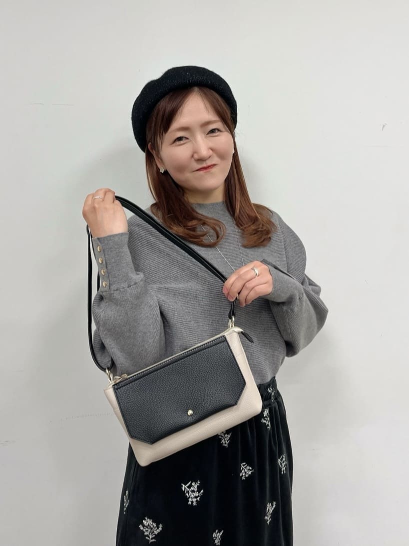 ゆっきーさんの「SHOO･LA･RUE｜大人な小花柄が魅力の 刺繍ベロア調ナロースカート」を使ったコーディネート