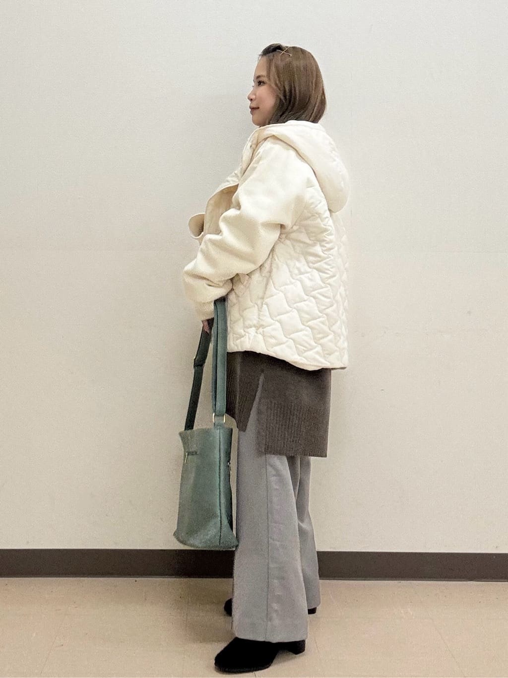 shioさんの「SHOO･LA･RUE｜【洗濯機可/S-LL/高レビュー】上品シルエットで美しい イージーワイドパンツ」を使ったコーディネート