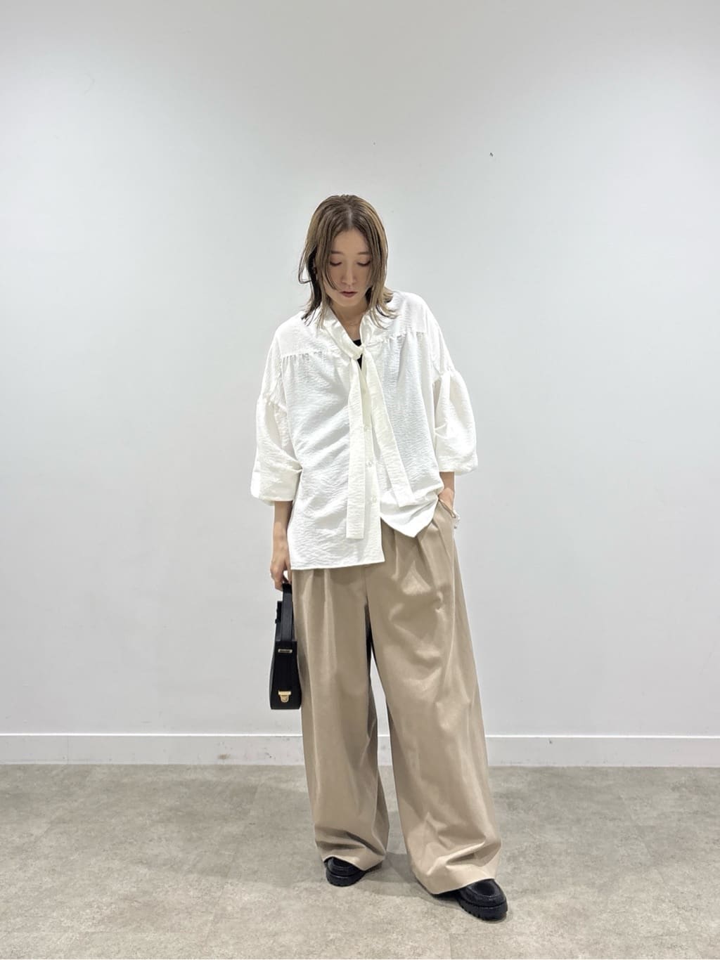 kotakiさんの「INDIVI｜チノシャンプレータックパンツ」を使ったコーディネート
