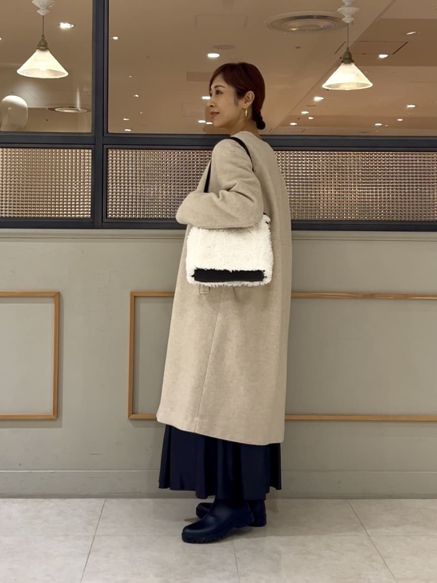 𝑹𝑶𝑴𝑰さんの「INDIVI｜【軽量／ウール混】ライトフォルム ロングコート」を使ったコーディネート