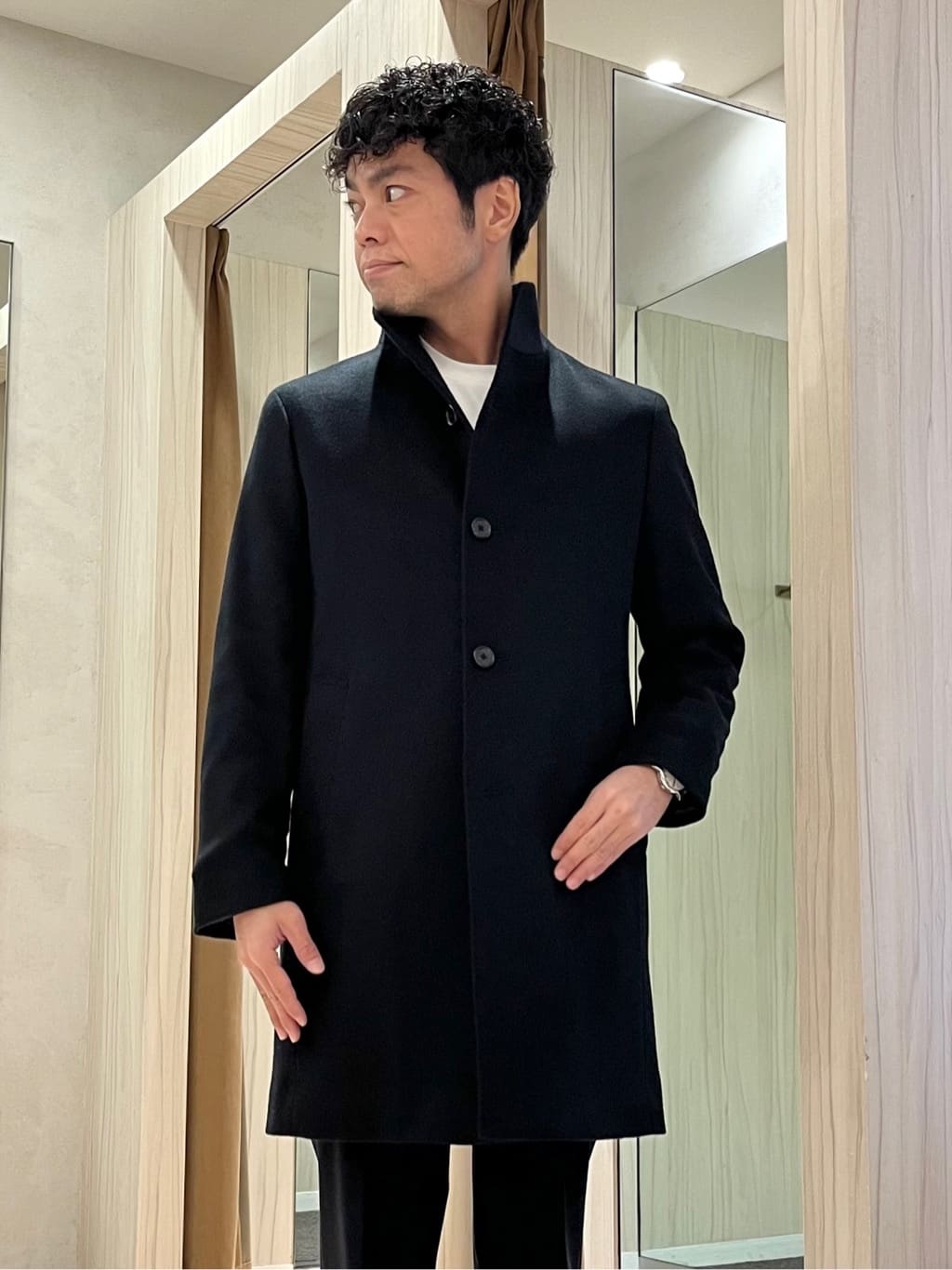 URAさんの「TAKEO KIKUCHI｜【ウールカシミヤブレンド】ビーバー調 スタンドカラー コート」を使ったコーディネート