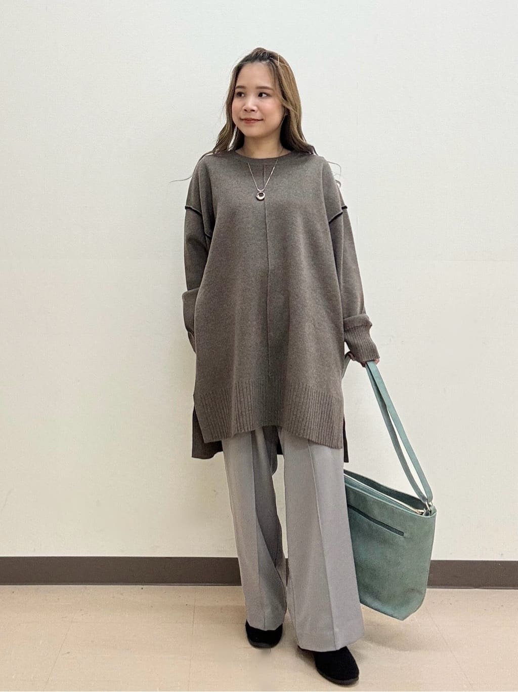 shioさんの「SHOO･LA･RUE｜【洗濯機可/S-LL/高レビュー】上品シルエットで美しい イージーワイドパンツ」を使ったコーディネート