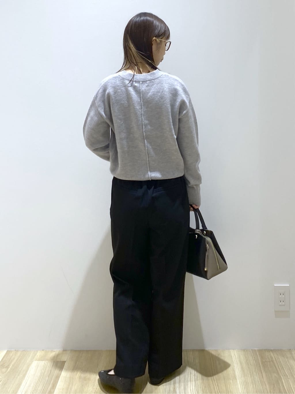 えりさんの「OPAQUE.CLIP｜Vネックラメニット【洗濯機OK】」を使ったコーディネート