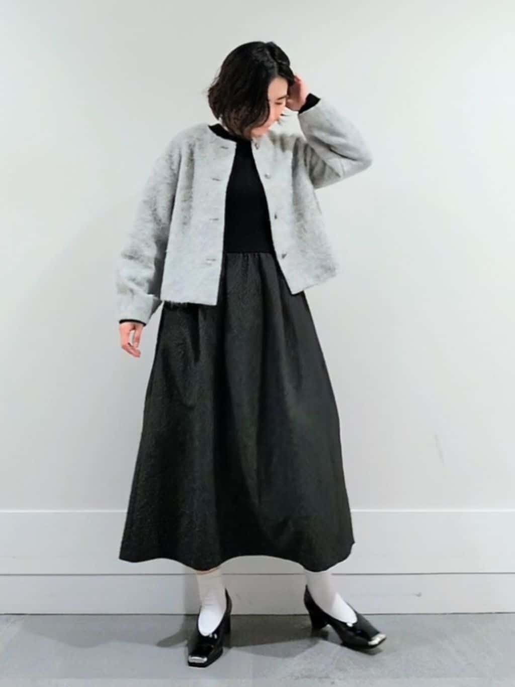 ミズタさんの「UNTITLED｜【ジャケット風/メタルボタン】アルパカ混シャギーカーディガン」を使ったコーディネート
