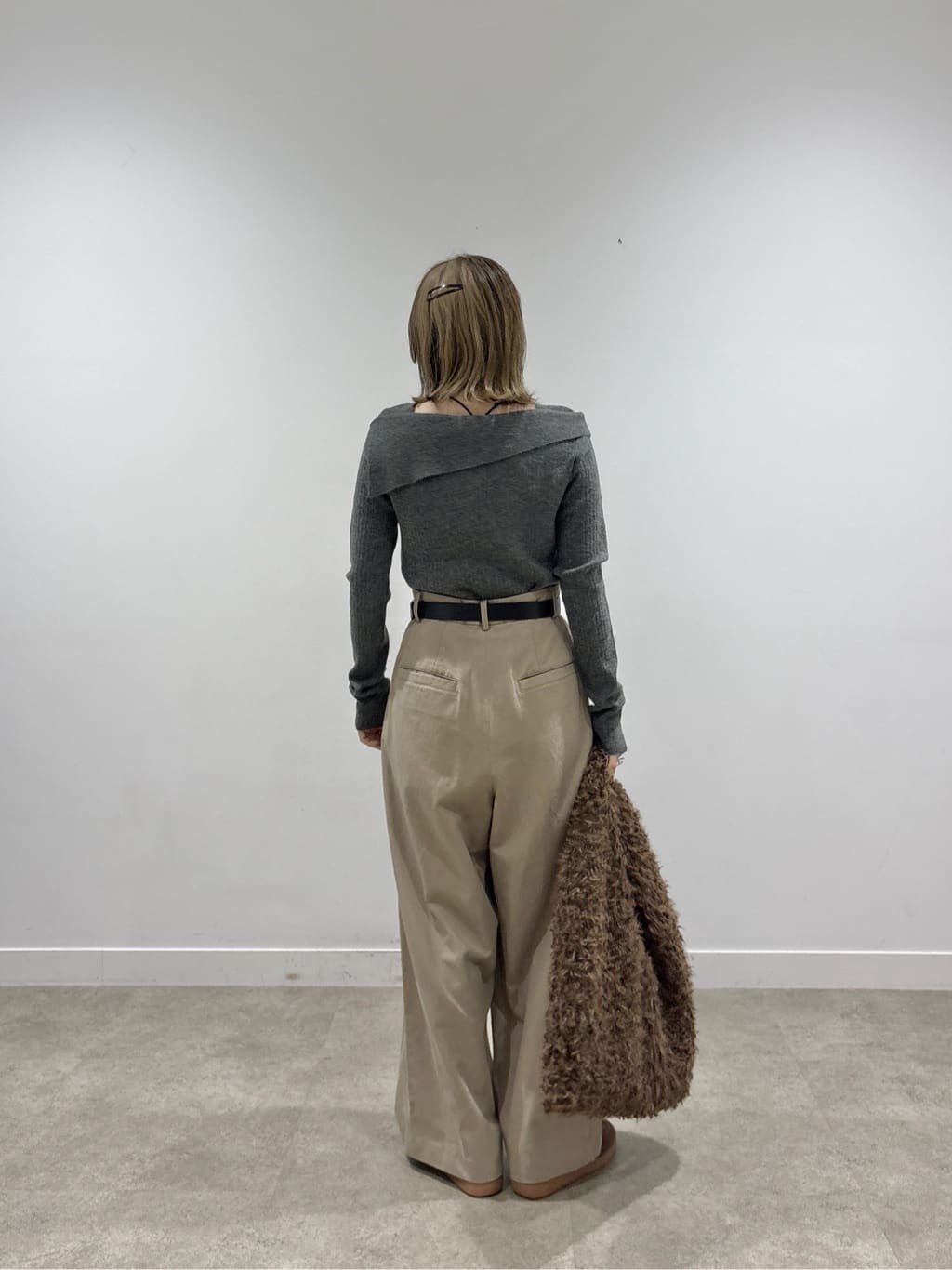 kotakiさんの「INDIVI｜【再入荷】アシメオフショルニット」を使ったコーディネート