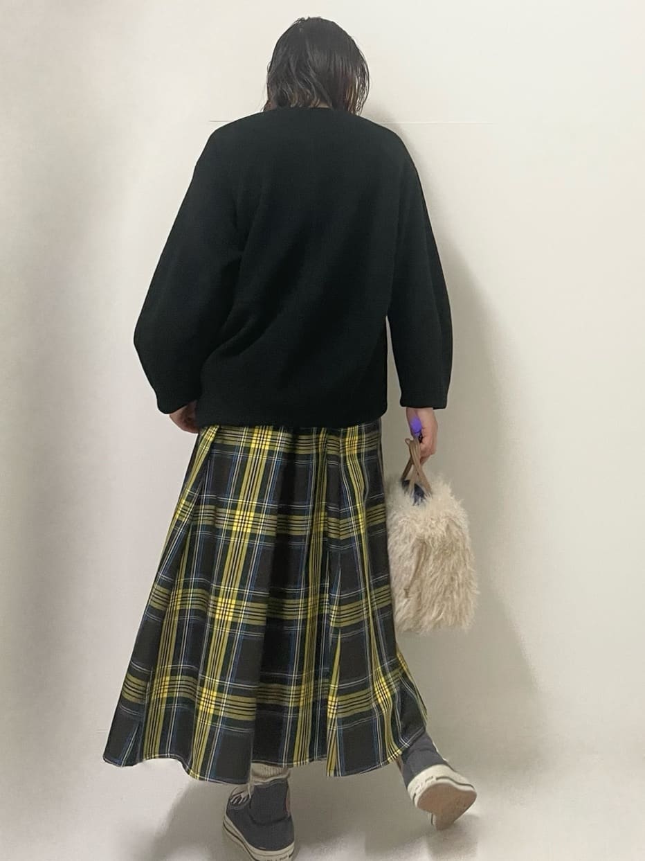 ISOさんの「Dessin｜【洗える】ウールブレンド後ろボタンニット」を使ったコーディネート