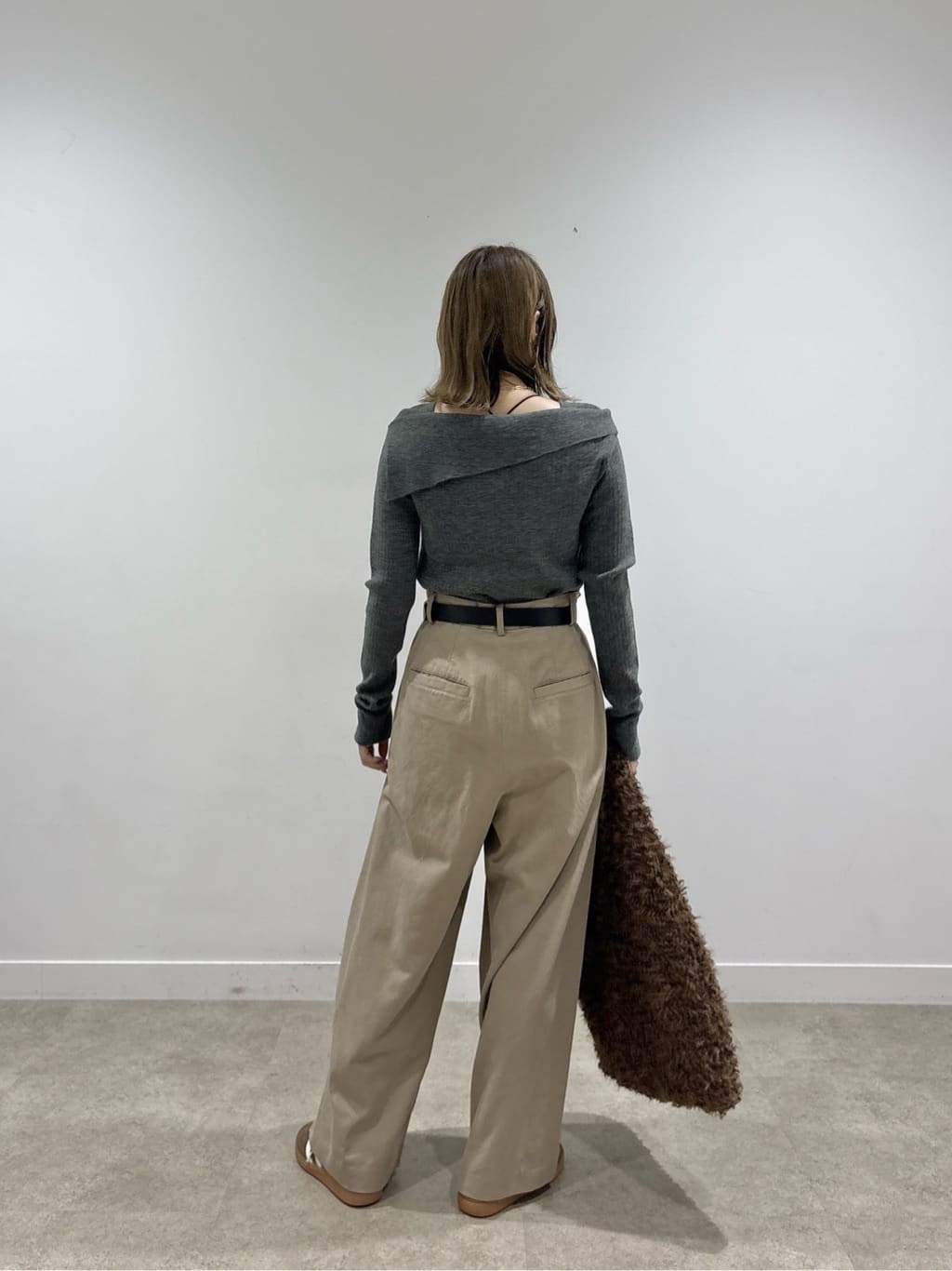 kotakiさんの「INDIVI｜【再入荷】アシメオフショルニット」を使ったコーディネート