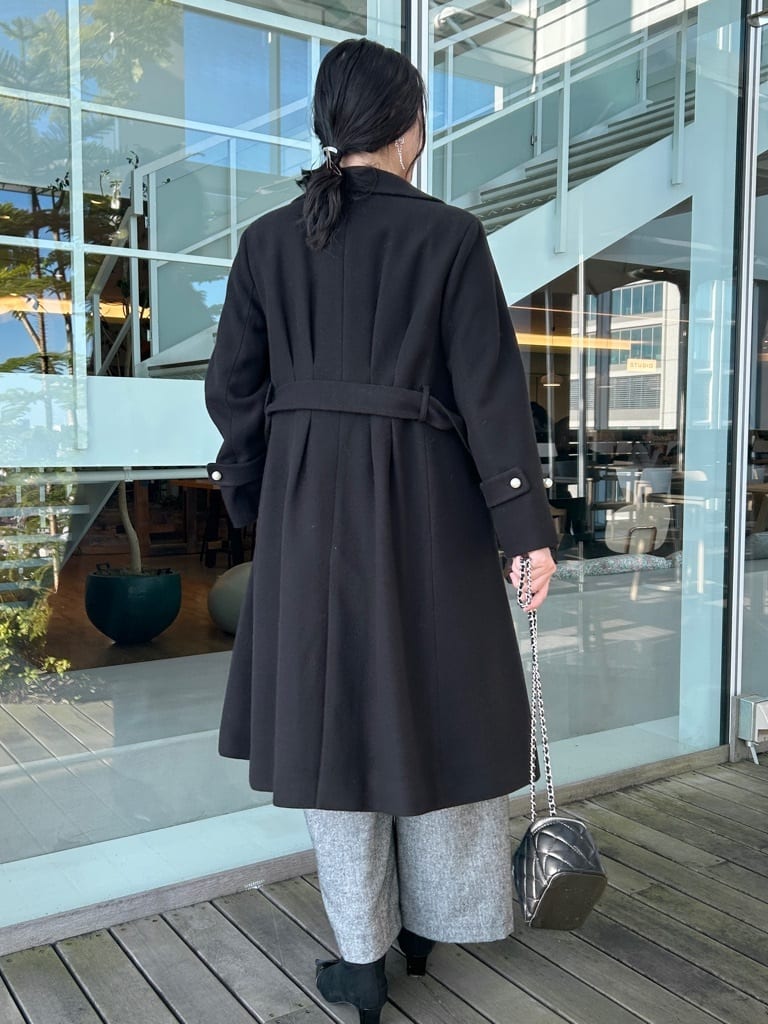 shinoさんの「Couture brooch｜【大人上品・ベルト付き】パール調釦チェスターコート」を使ったコーディネート