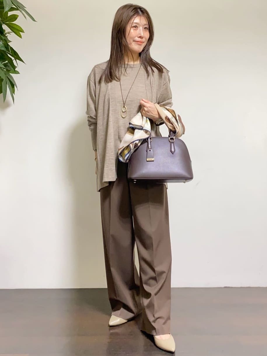 tomoさんの「UNTITLED｜【アンサンブル可/洗える】シルクウールカシミヤ ドルマンスリーブニット」を使ったコーディネート