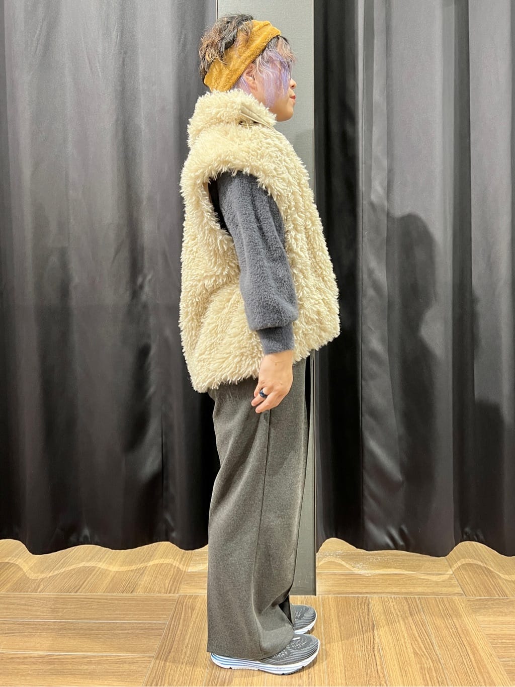 OKMKさんの「THE SHOP TK｜【洗える】上品にきらめく フェザーラメニット」を使ったコーディネート