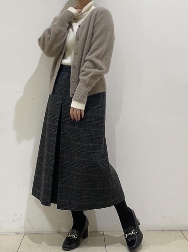 watanabeさんの「UNTITLED｜【ふわふわニット/前後2WAY】フォックスカシミヤカーディガン」を使ったコーディネート