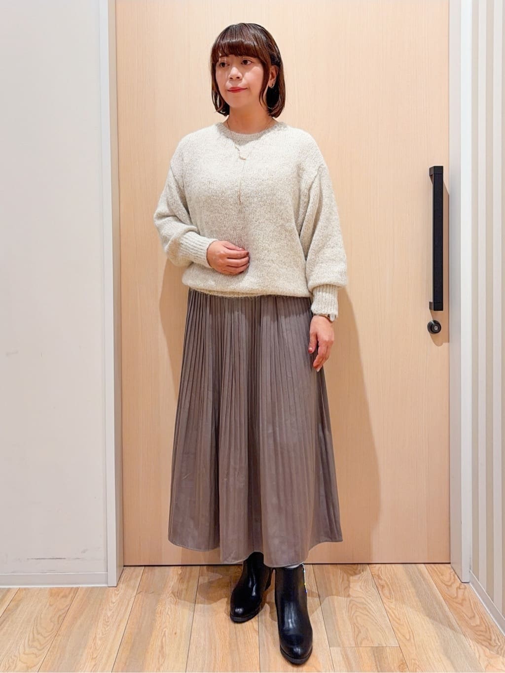 yocchiさんの「SHOO･LA･RUE｜【洗濯機可/S-LL】上品にキラリと華やぐ スパンコールニット」を使ったコーディネート