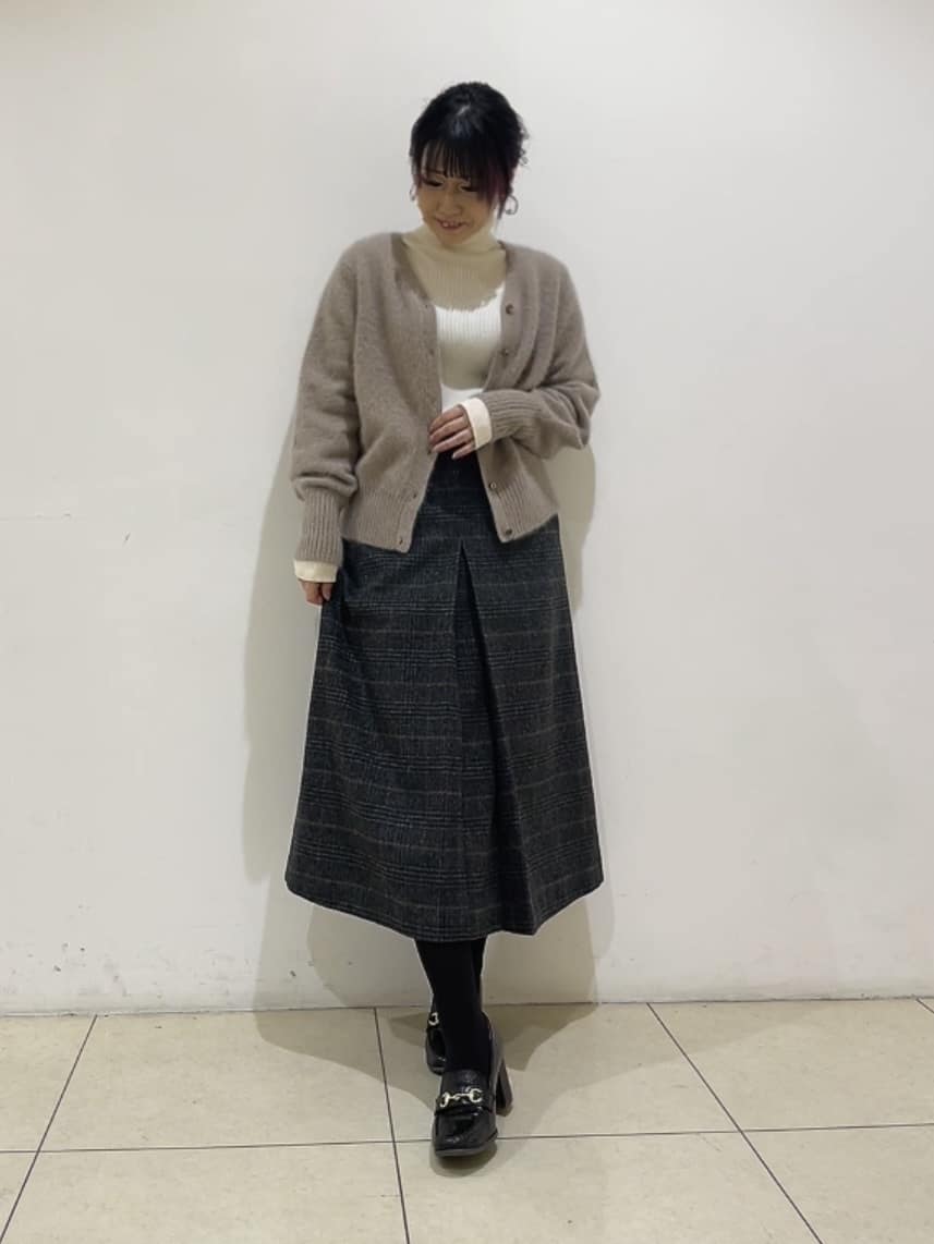 watanabeさんの「UNTITLED｜【ふわふわニット/前後2WAY】フォックスカシミヤカーディガン」を使ったコーディネート