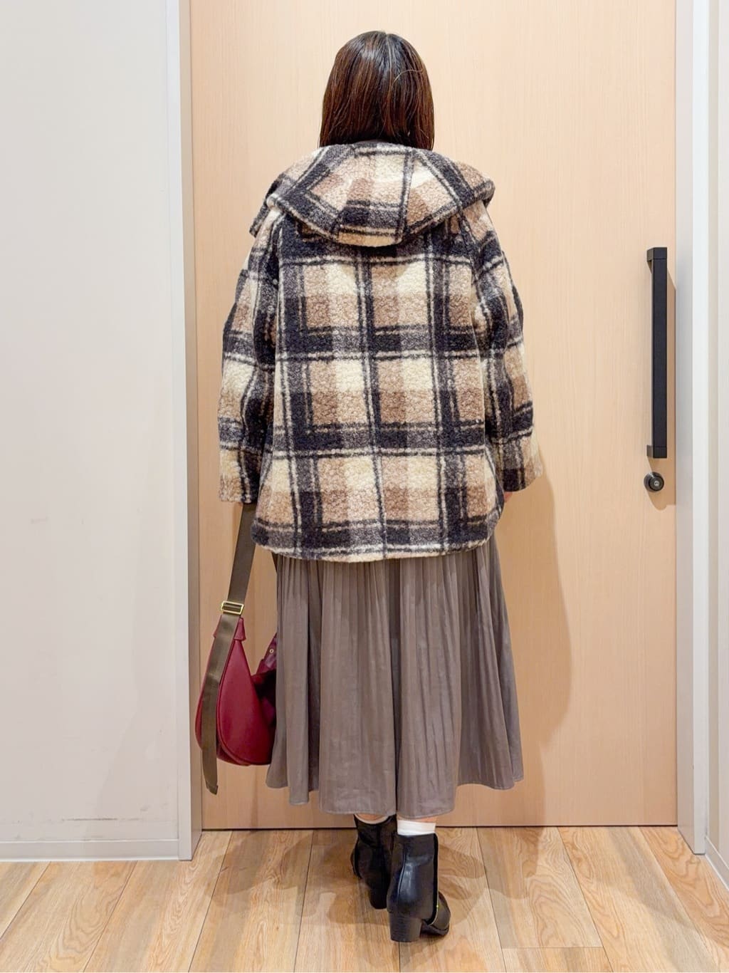 yocchiさんの「SHOO･LA･RUE｜【洗濯機可/S-LL】上品にキラリと華やぐ スパンコールニット」を使ったコーディネート