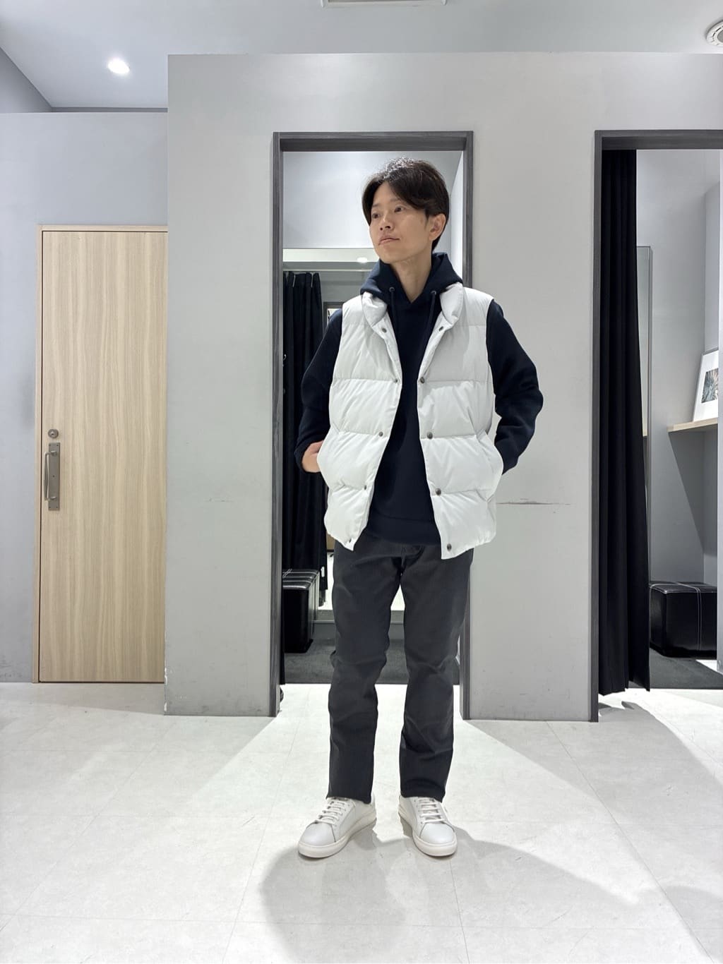 わいずみさんの「TAKEO KIKUCHI｜【袖取り外し可】デタッチャブル ダウンブルゾン」を使ったコーディネート