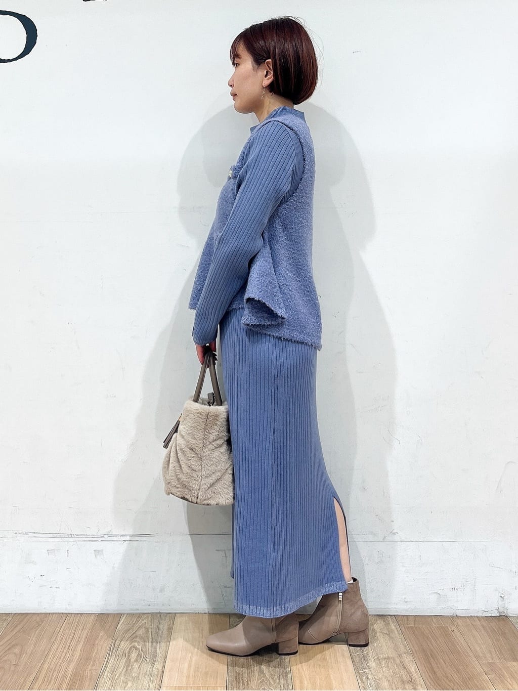 山さんさんの「grove｜【2点SET/体型カバー】一枚で決まる、ペプラムベスト&times;ニットワンピース」を使ったコーディネート
