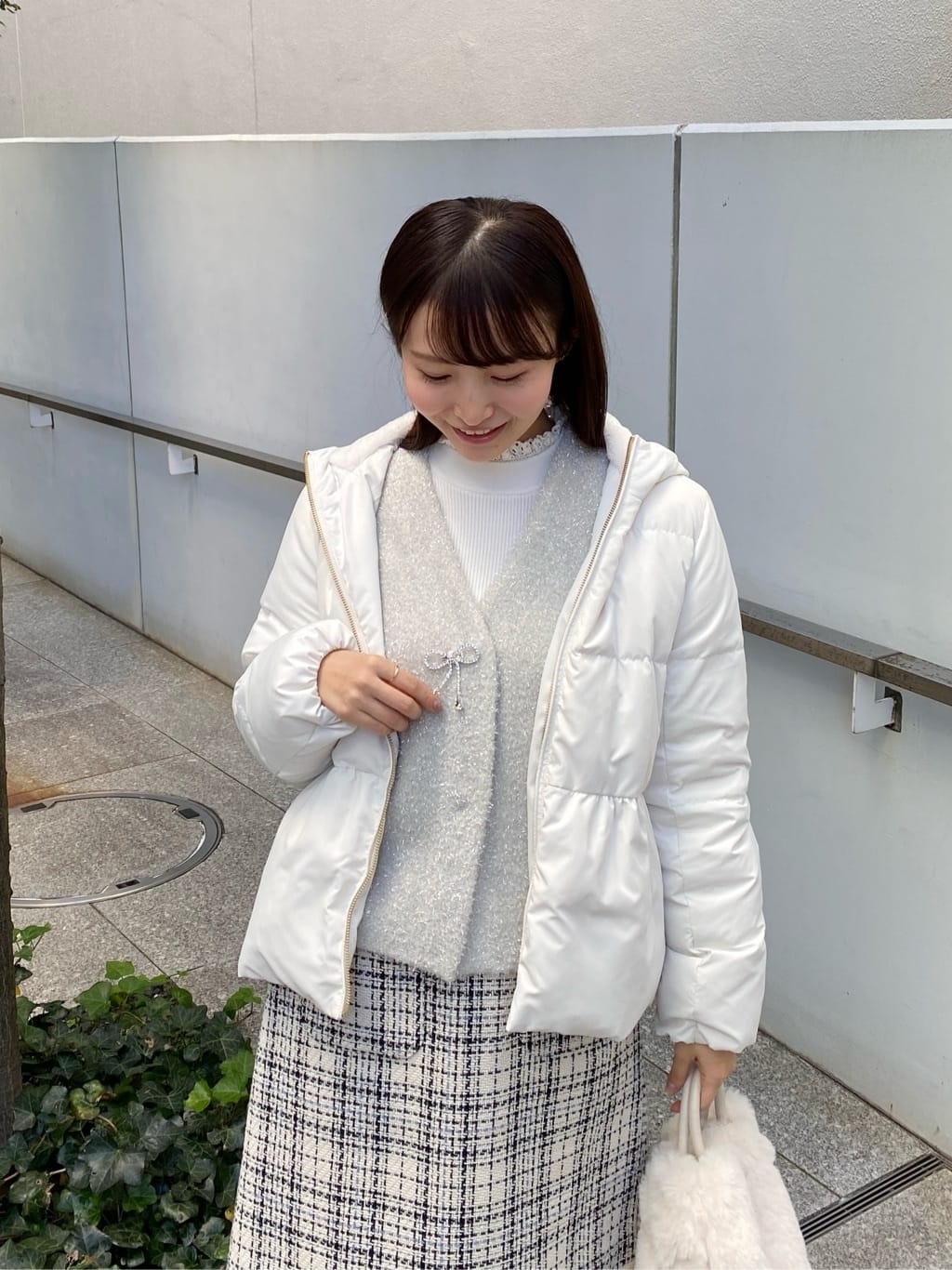みさかさんの「index｜KAWADAダウンペプラムショートコート【撥水／洗濯機OK／静電気防止裏地】」を使ったコーディネート