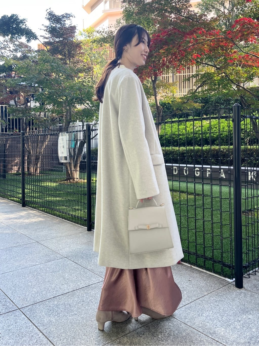 はばさんの「Couture brooch｜【ゆるふわ・通勤】リッシュアンゴラ バックパール調ニット」を使ったコーディネート