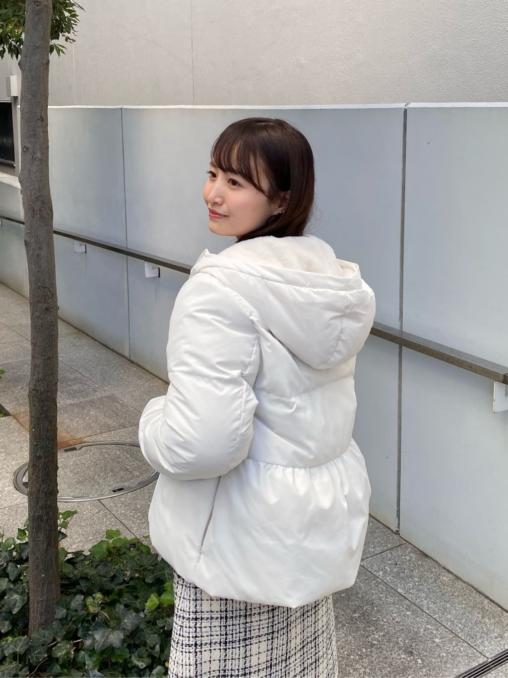 みさかさんの「index｜KAWADAダウンペプラムショートコート【撥水／洗濯機OK／静電気防止裏地】」を使ったコーディネート