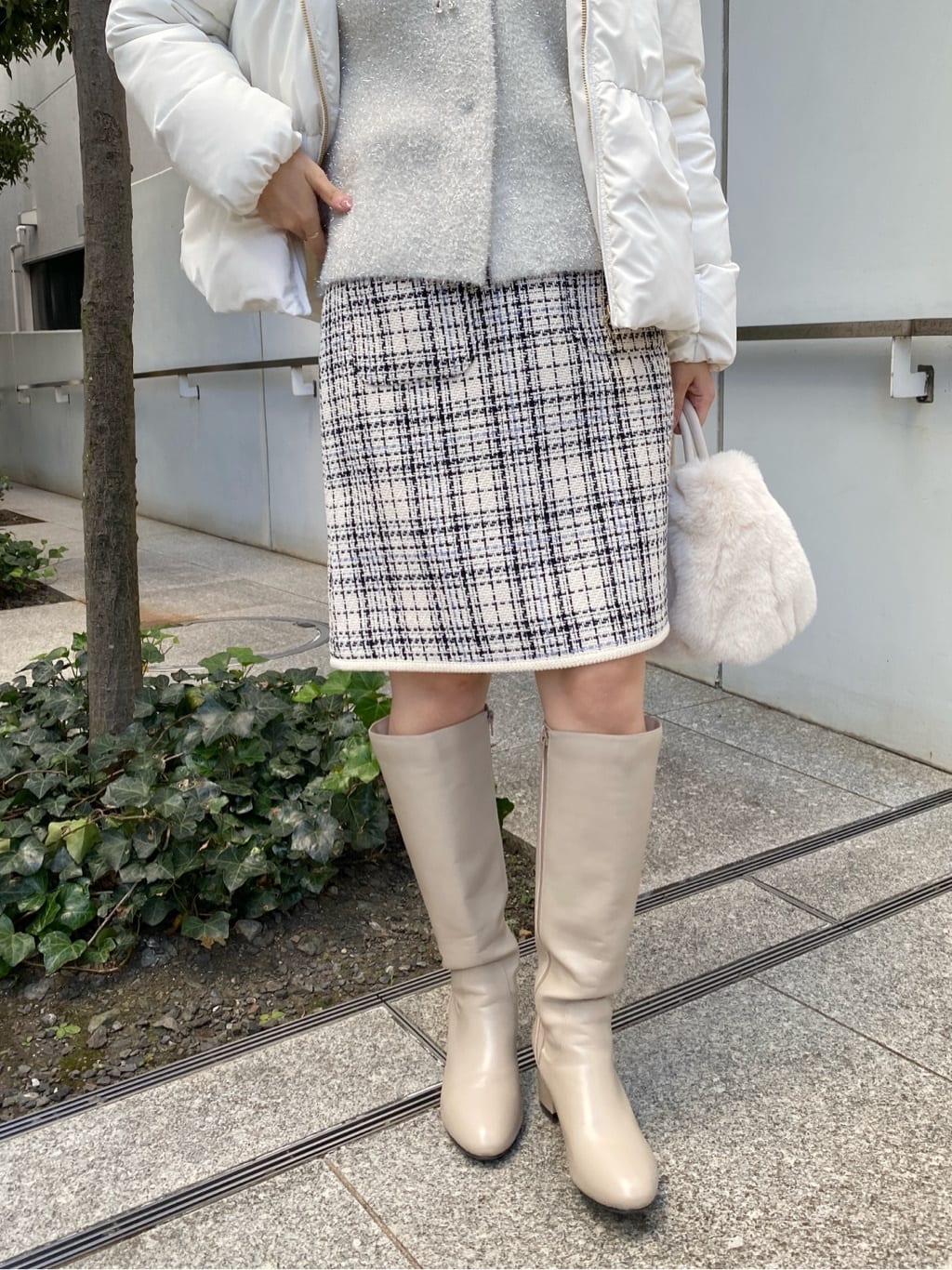 みさかさんの「index｜KAWADAダウンペプラムショートコート【撥水／洗濯機OK／静電気防止裏地】」を使ったコーディネート