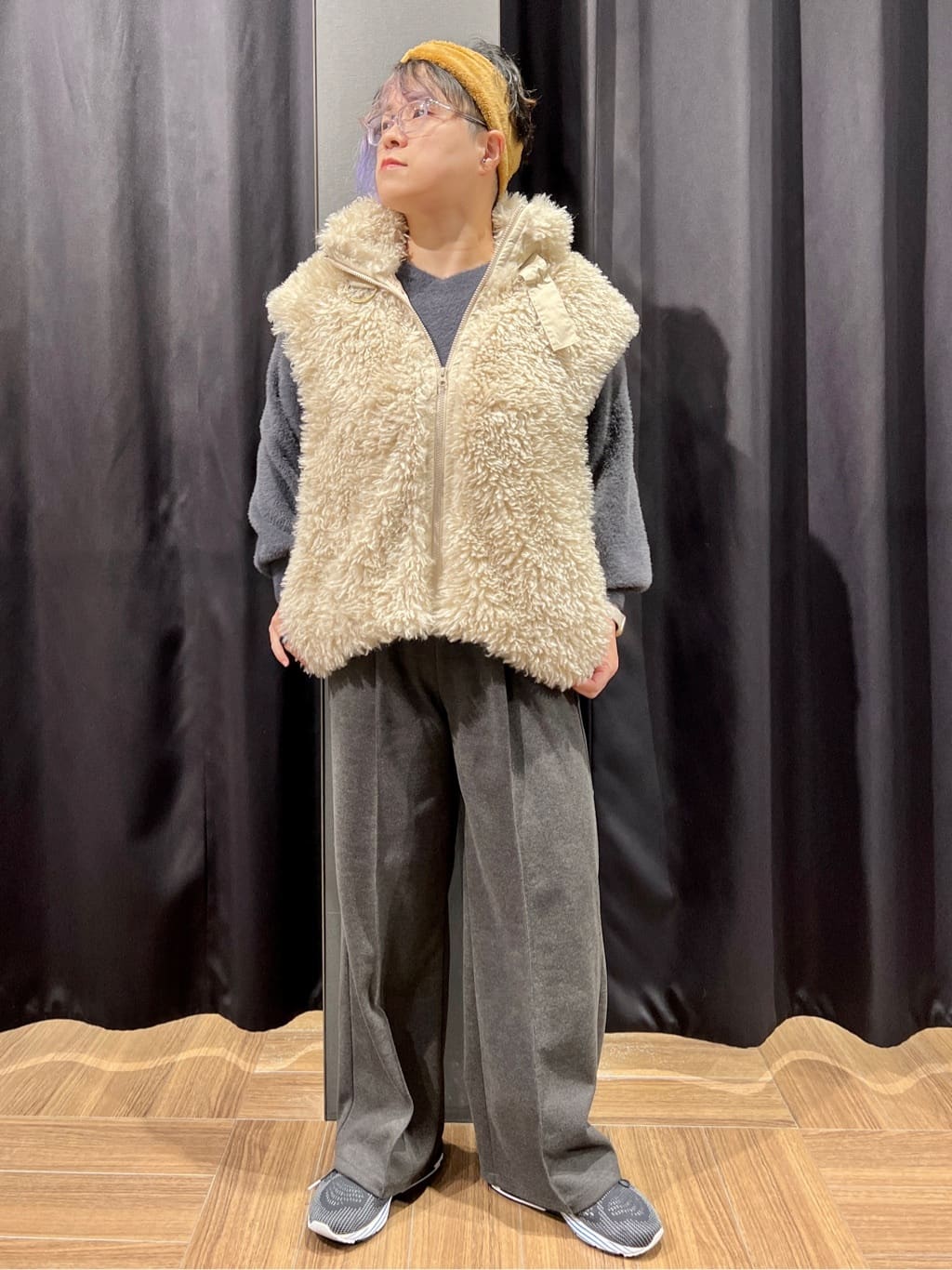 OKMKさんの「THE SHOP TK｜【洗える】上品にきらめく フェザーラメニット」を使ったコーディネート