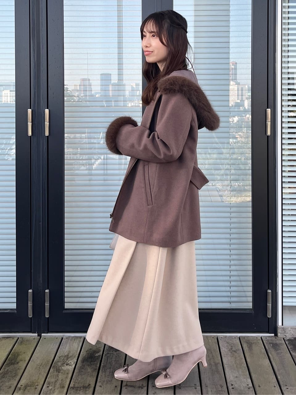 はばさんの「Couture brooch｜【大人可愛い・フード取り外し可能】フードフェイクファー ハーフ丈コート」を使ったコーディネート