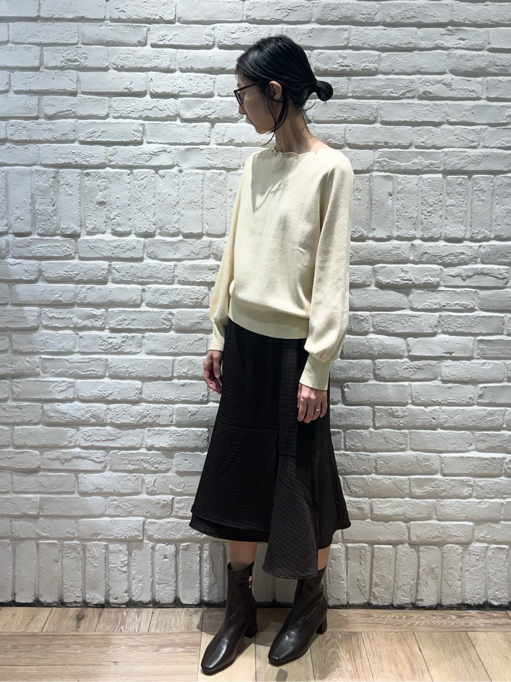 ももちぃさんの「index｜ラメスカラップビジューデザインニット【洗濯機OK】《6col／S～LL》」を使ったコーディネート