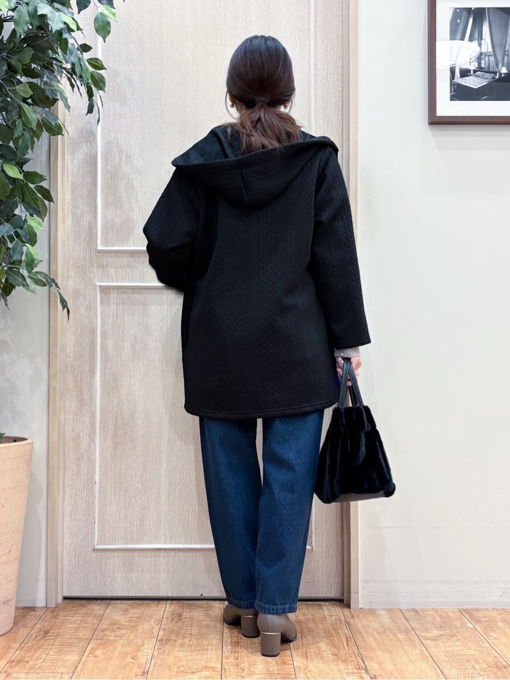なみさんの「SHOO･LA･RUE｜【裏面ベロアであったか】体型をカバーしながらスマートに魅せる ケーブルジャガードコーディガン」を使ったコーディネート
