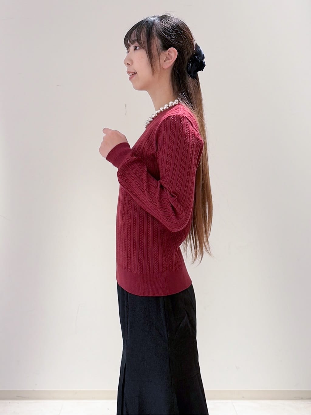 yurinaさんの「index｜パール調ネックケーブルニット【洗濯機OK】」を使ったコーディネート