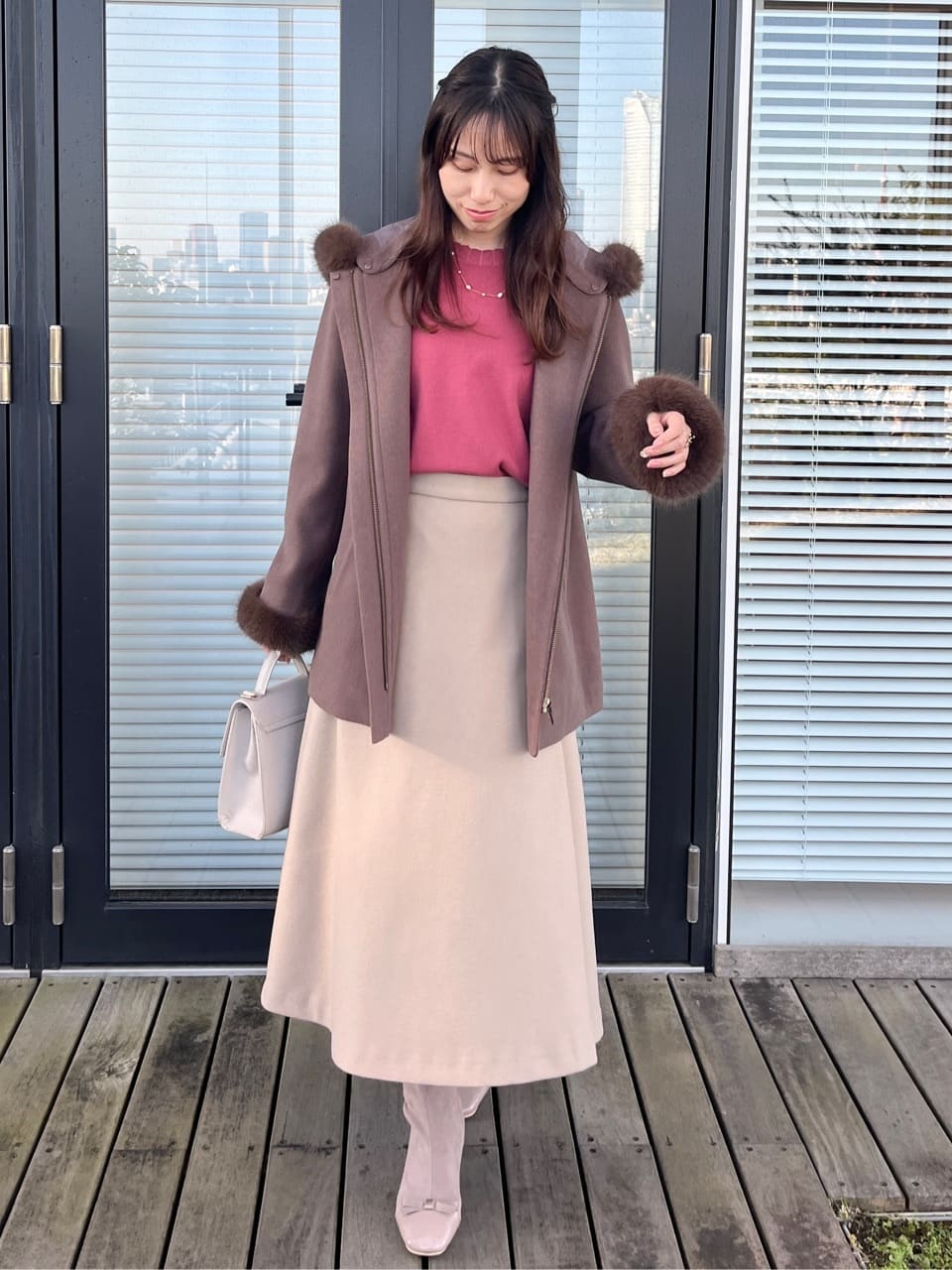 はばさんの「Couture brooch｜【大人可愛い・フード取り外し可能】フードフェイクファー ハーフ丈コート」を使ったコーディネート