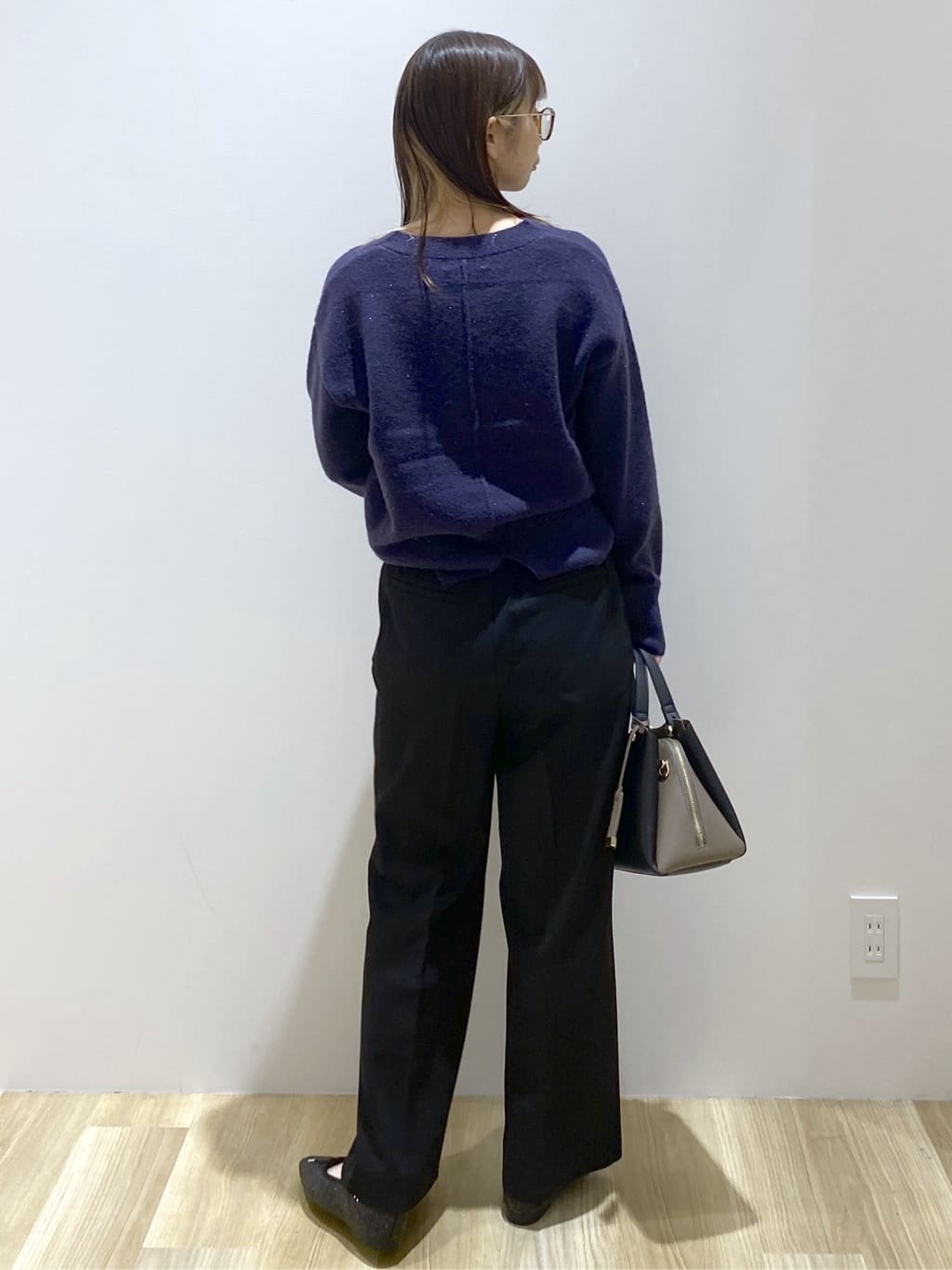 えりさんの「OPAQUE.CLIP｜Vネックラメニット【洗濯機OK】」を使ったコーディネート