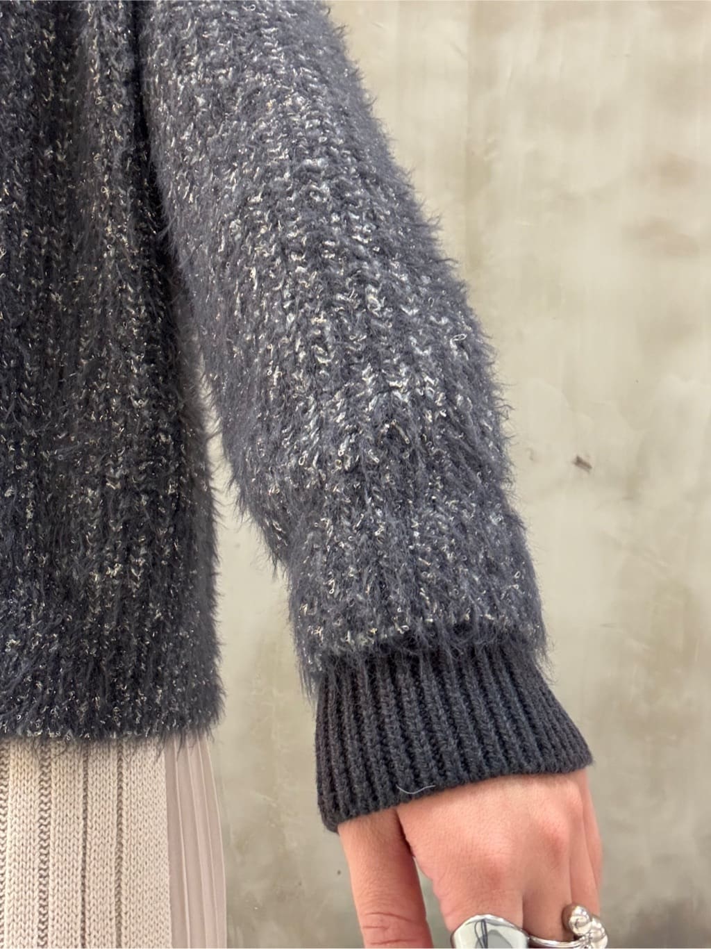 minaさんの「grove｜オーバーサイズフェザーカーディガン」を使ったコーディネート