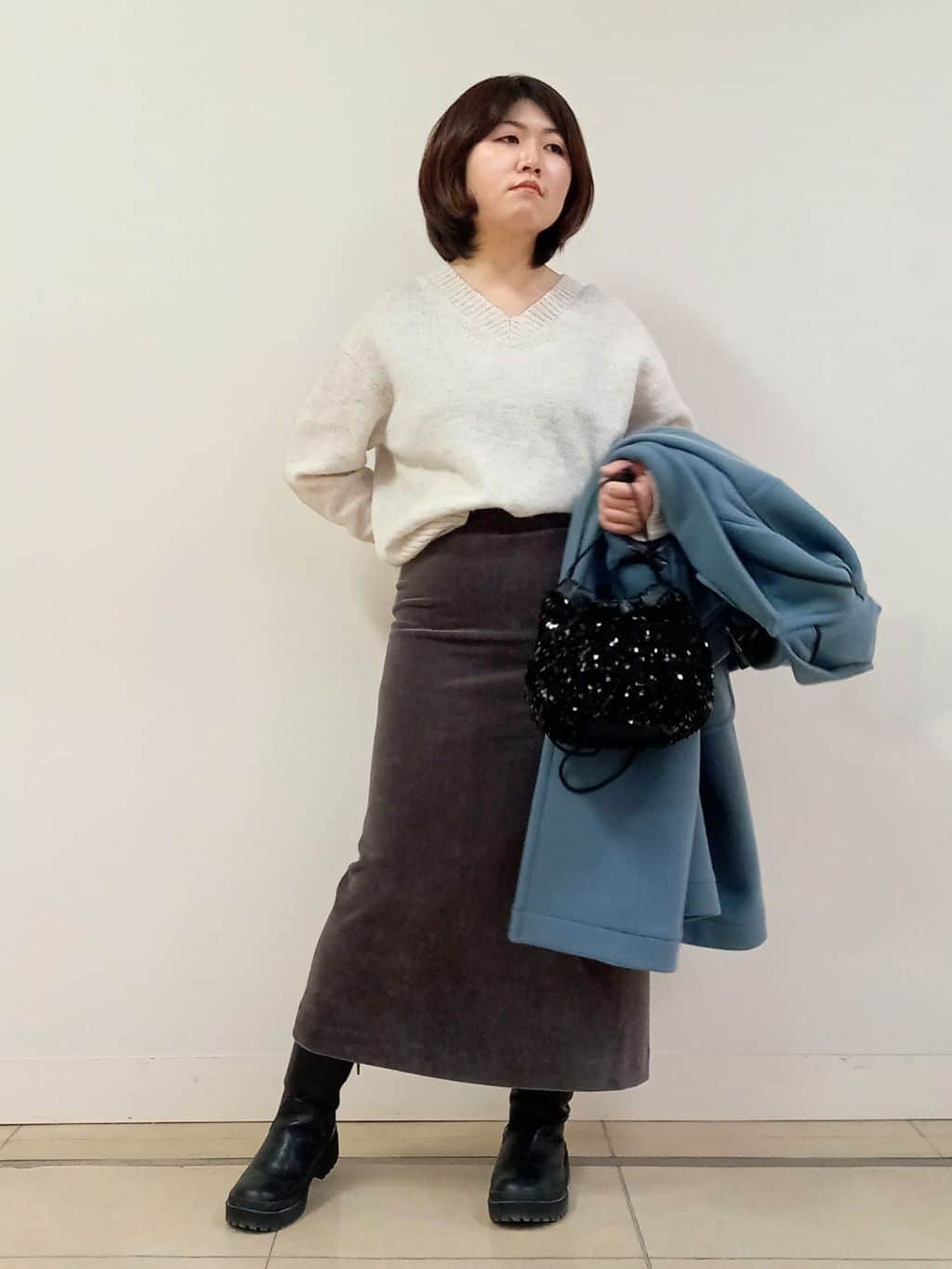 emiさんの「DRESSTERIOR｜アルパカブレンドVネックニット」を使ったコーディネート