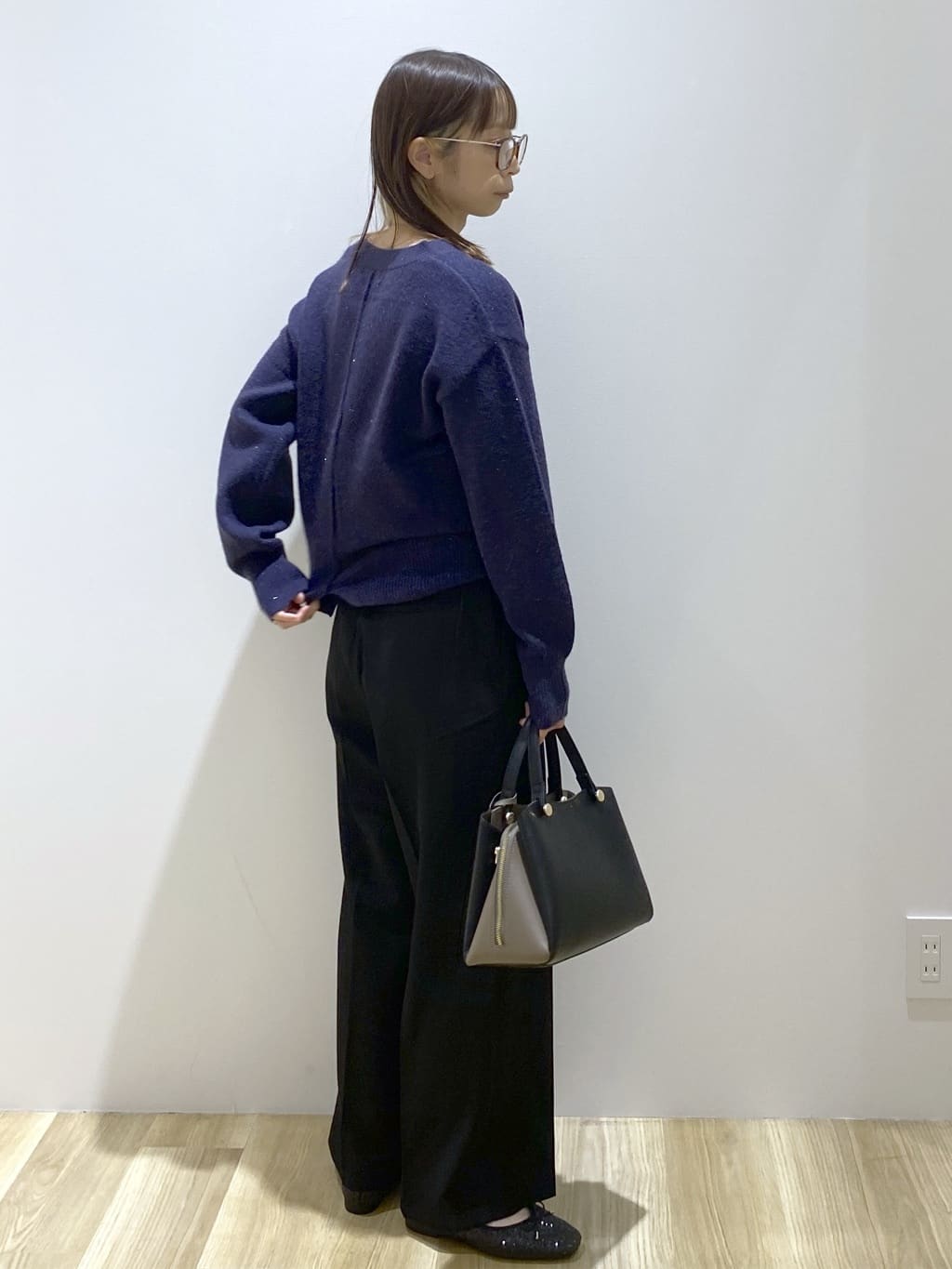 えりさんの「OPAQUE.CLIP｜Vネックラメニット【洗濯機OK】」を使ったコーディネート