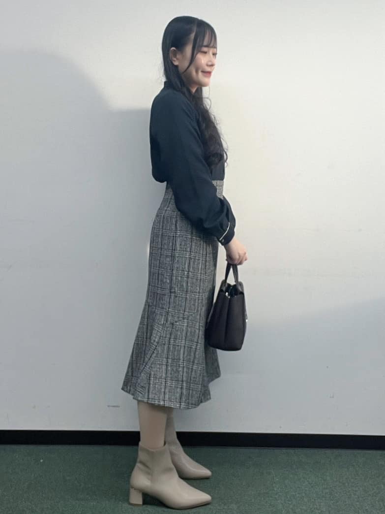 Hitomiさんの「index｜タックデザインバンドカラーブラウス【洗濯機OK】」を使ったコーディネート