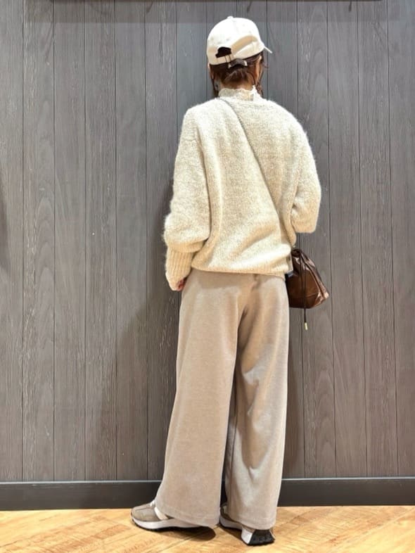 meiさんの「SHOO･LA･RUE｜【洗濯機可/S-LL】上品にキラリと華やぐ スパンコールニット」を使ったコーディネート