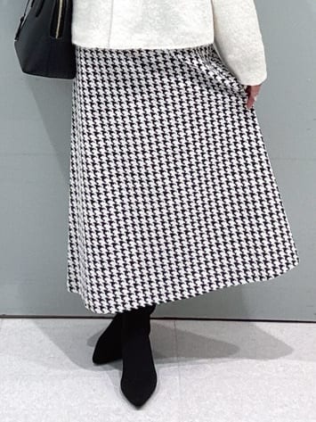 makiさんの「UNTITLED｜【ジャケット風/メタルボタン】アルパカ混シャギーカーディガン」を使ったコーディネート