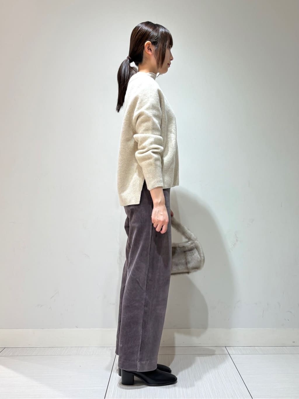 やなぎさんの「DRESSTERIOR｜コーデュロイイージーワイドパンツ」を使ったコーディネート