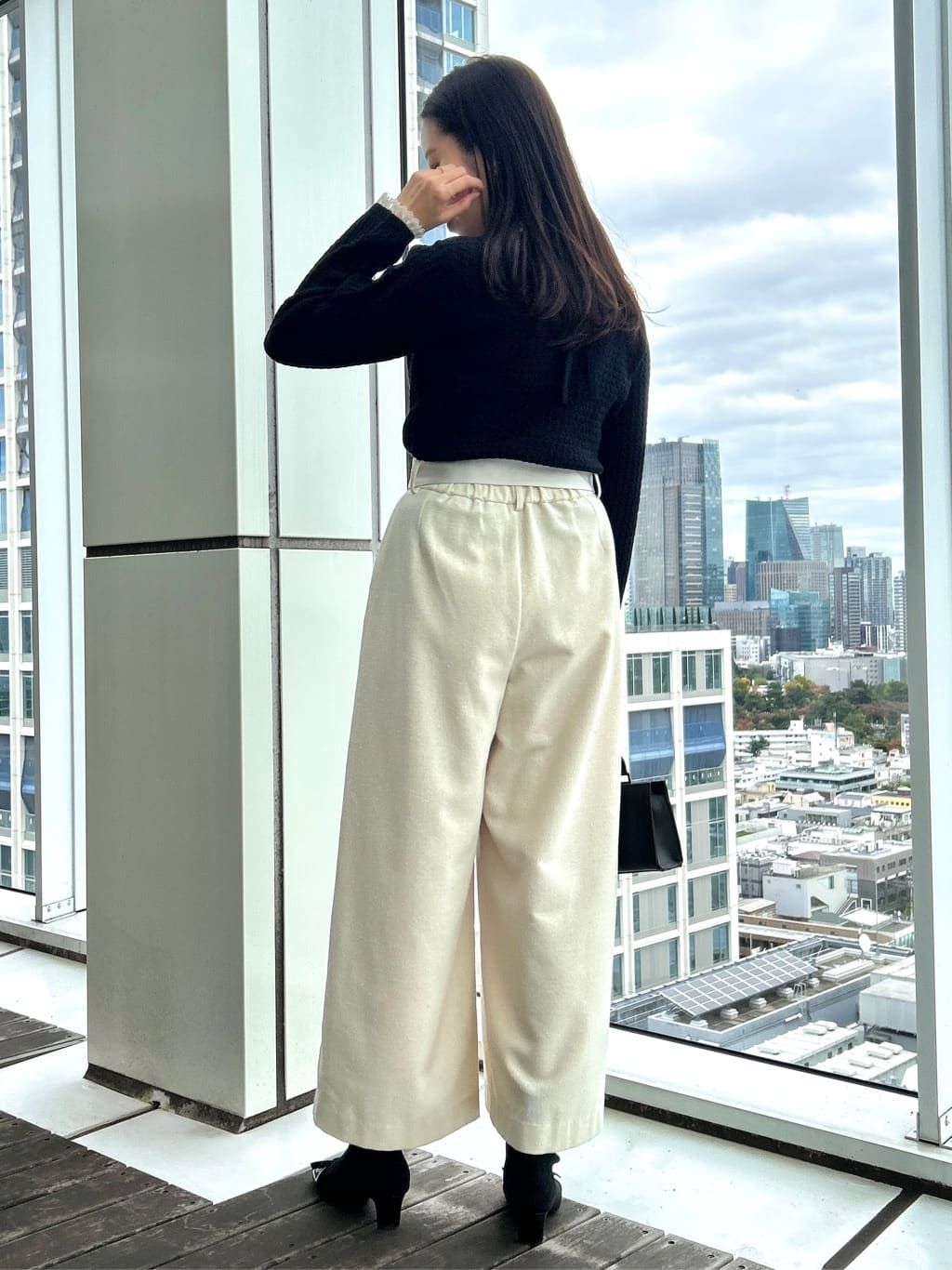 teiさんの「Couture brooch｜【上品華やか・通勤】ラメツイード ワイドパンツ」を使ったコーディネート