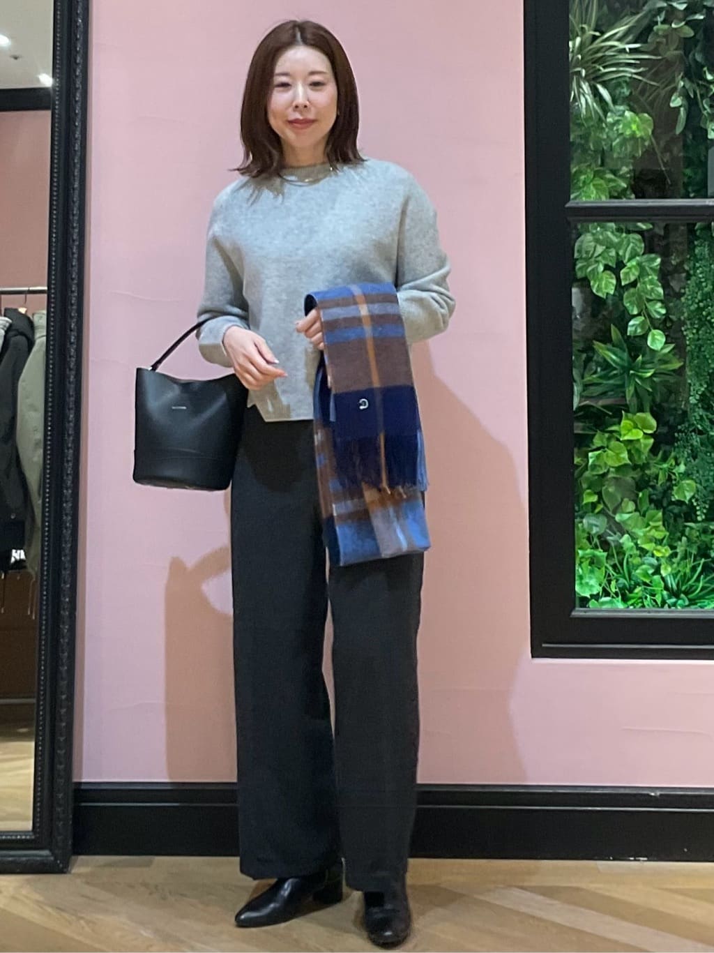 maruさんの「DRESSTERIOR｜シュリンクレザーバケットBAG」を使ったコーディネート