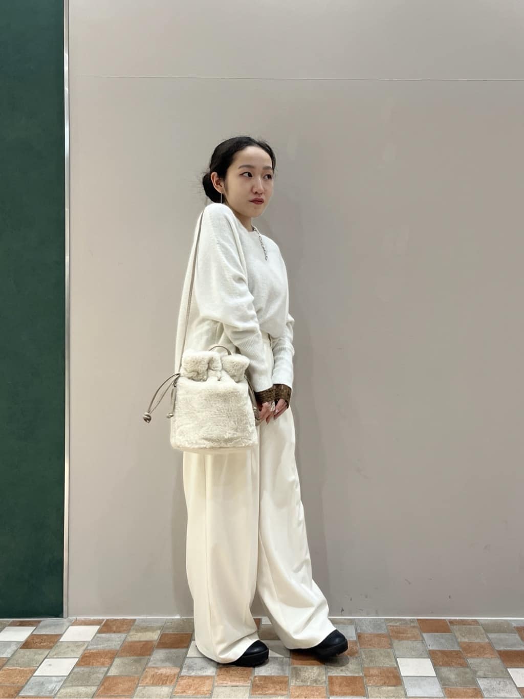 Uminoさんの「INDIVI｜2Wayフェイクファーショルダーバッグ」を使ったコーディネート