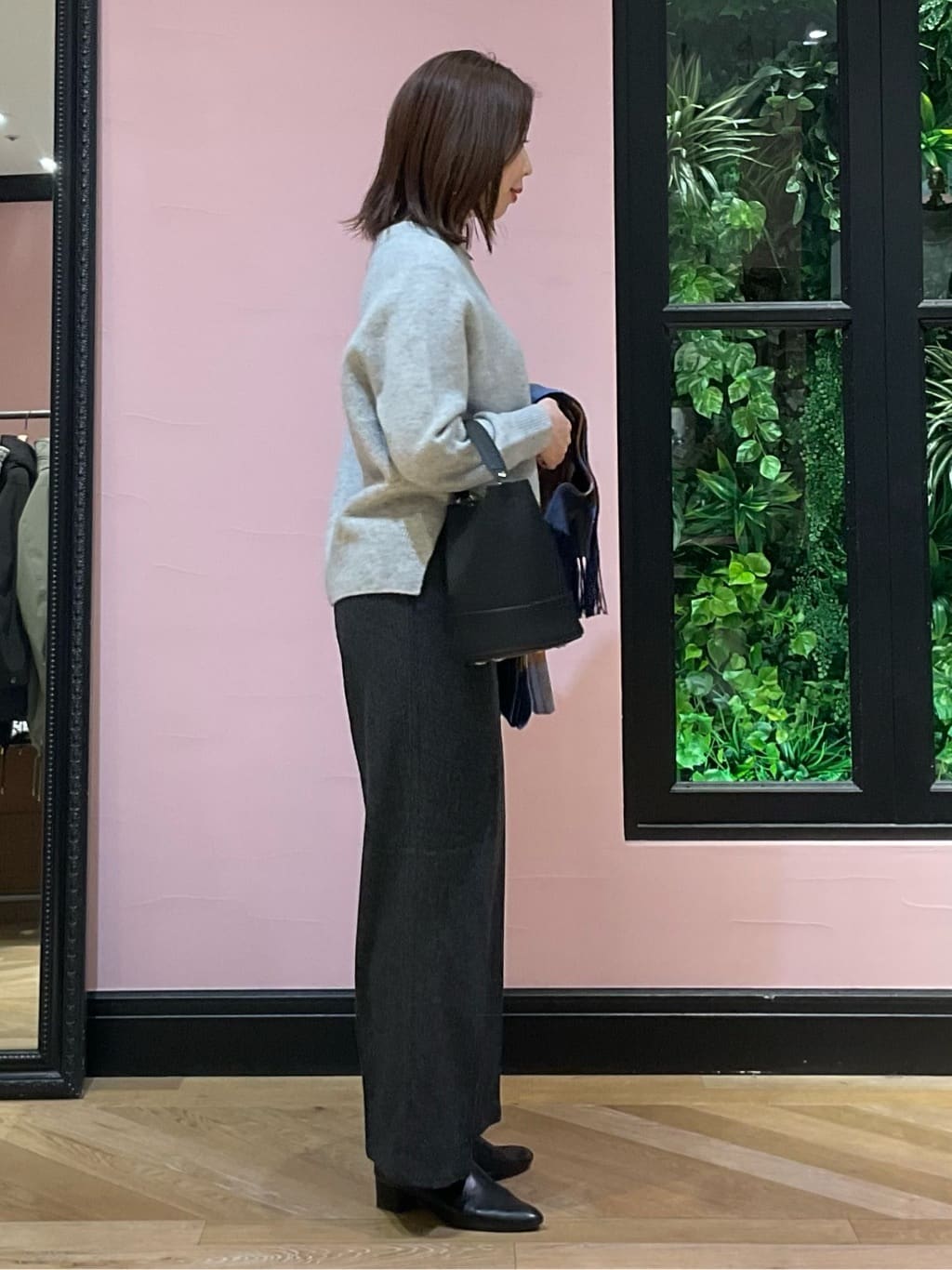 maruさんの「DRESSTERIOR｜シュリンクレザーバケットBAG」を使ったコーディネート
