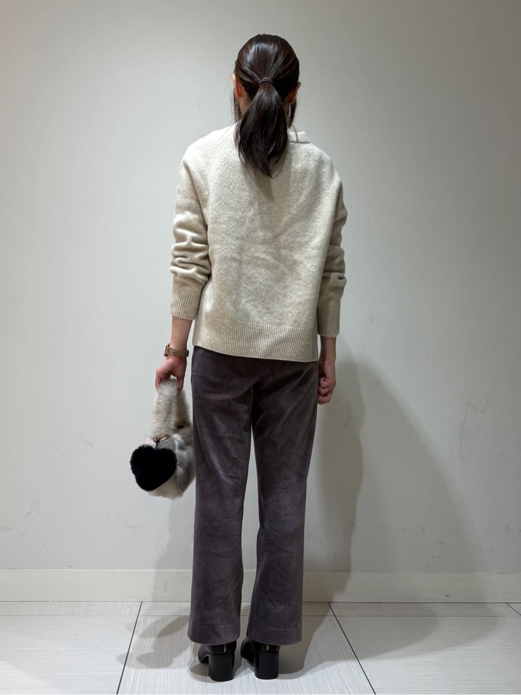 やなぎさんの「DRESSTERIOR｜コーデュロイイージーワイドパンツ」を使ったコーディネート