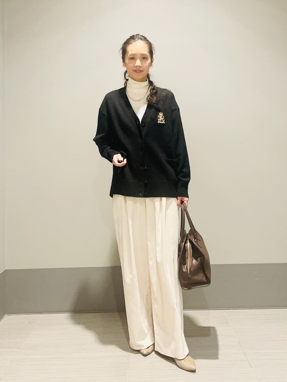 Annさんの「DRESSTERIOR｜【インナー使いに最適/しっとり暖かな吸湿発熱素材】タートルネックプルオーバー」を使ったコーディネート