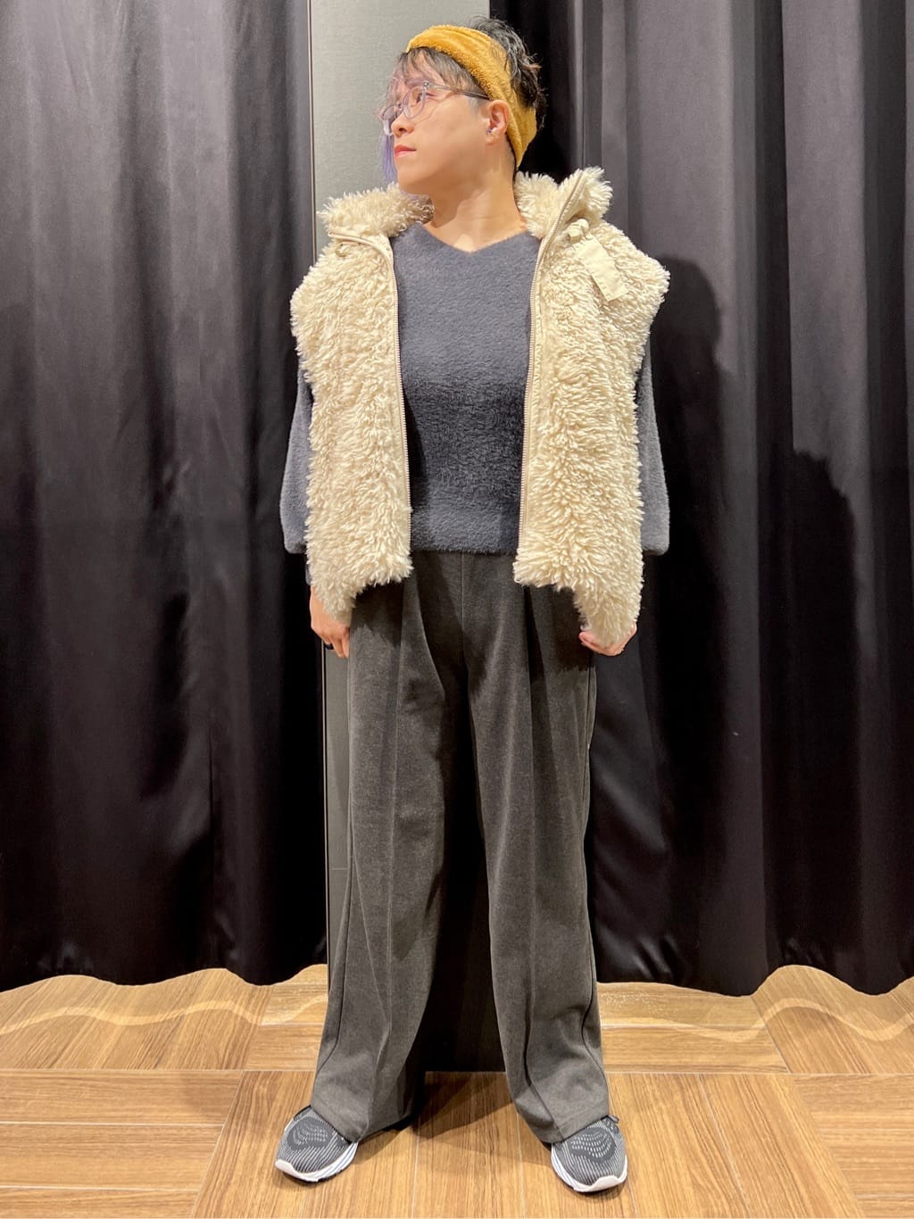 OKMKさんの「THE SHOP TK｜【洗える】上品にきらめく フェザーラメニット」を使ったコーディネート