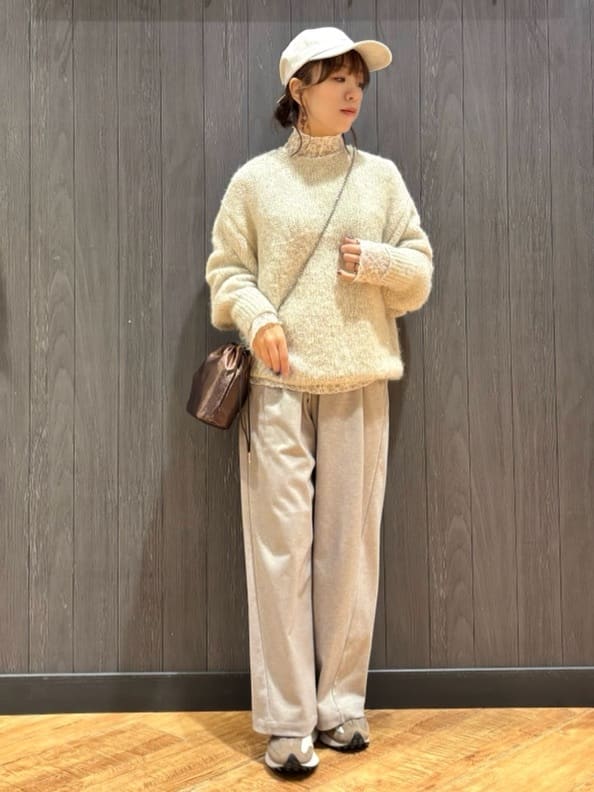 meiさんの「SHOO･LA･RUE｜【洗濯機可/S-LL】上品にキラリと華やぐ スパンコールニット」を使ったコーディネート