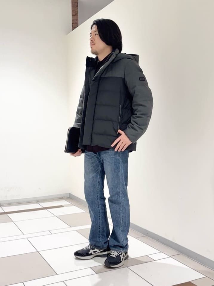 及川さんの「TAKEO KIKUCHI｜カラーコンビ ダウンブルゾン」を使ったコーディネート