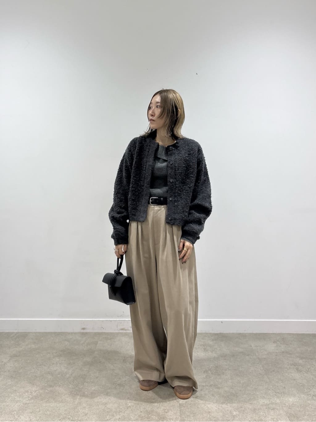 kotakiさんの「INDIVI｜【再入荷】アシメオフショルニット」を使ったコーディネート