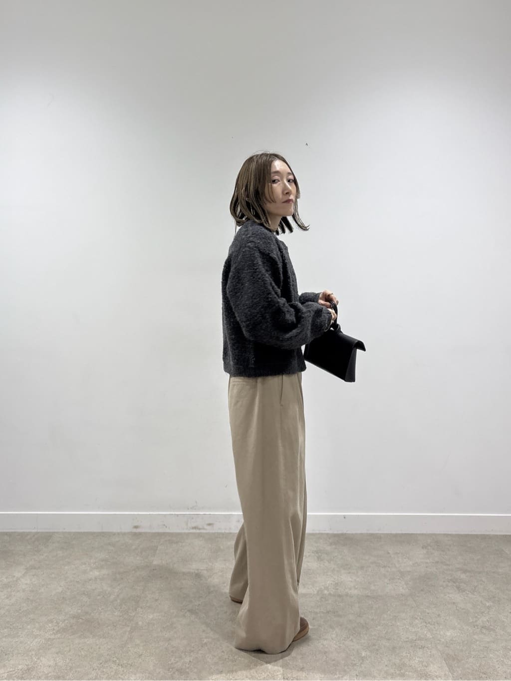 kotakiさんの「INDIVI｜【再入荷】アシメオフショルニット」を使ったコーディネート